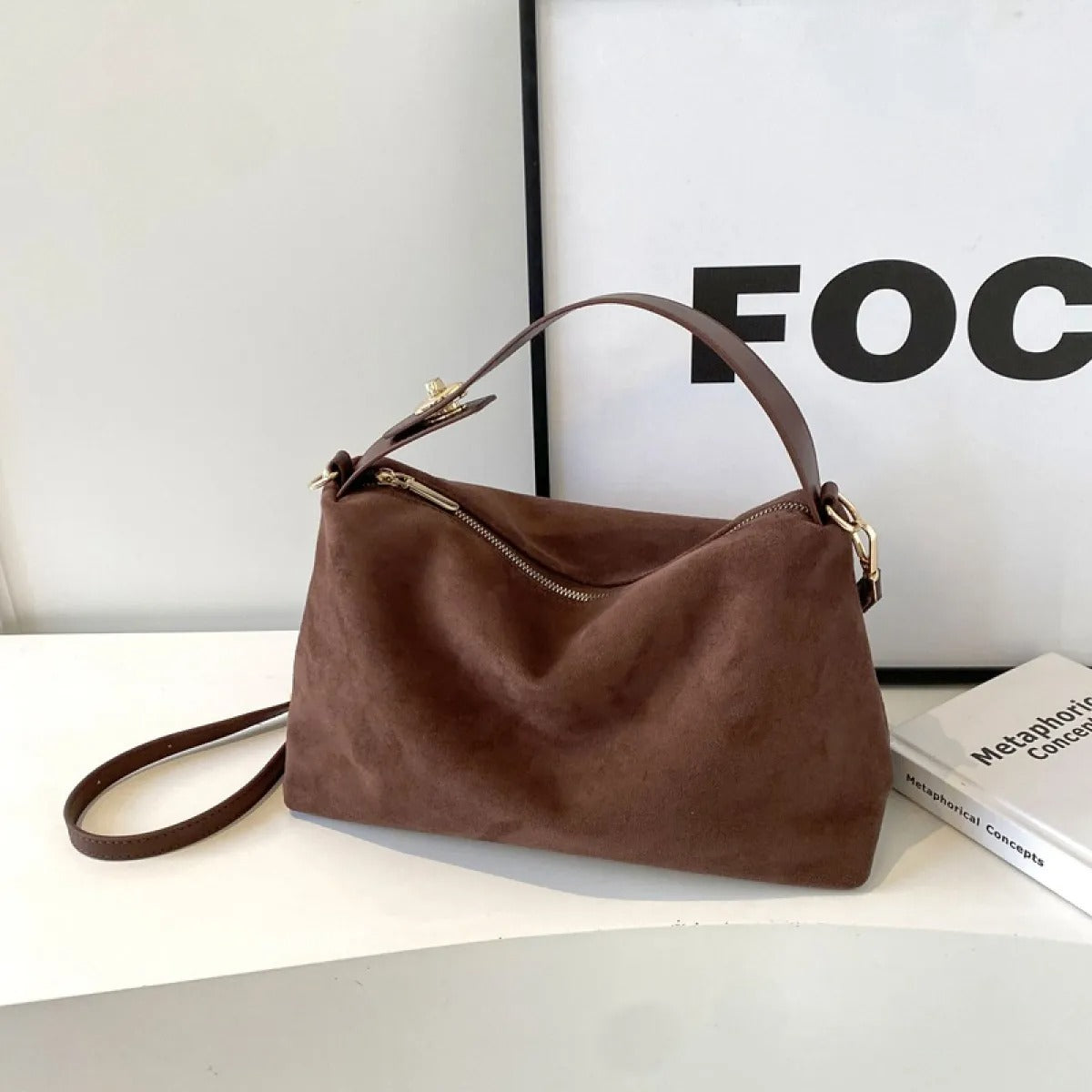 Maëlle Saco de Ombro Feminino – Saco Elegante em Camurça com Alça em Pele Sintética e Grande Compartimento