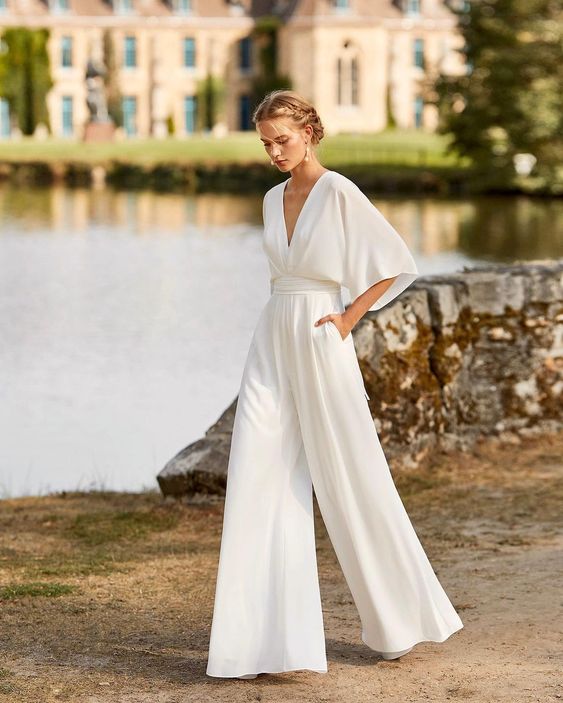 Suzette Combinaison Femme – Elegant dragt med dyb udskæring og vide ben til et raffineret look