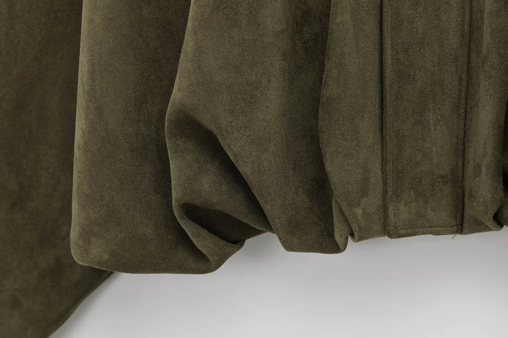 Isla Veste Mulher em Camurça – Casaco Amplo Elegante com Corte Moderno e Conforto Suave