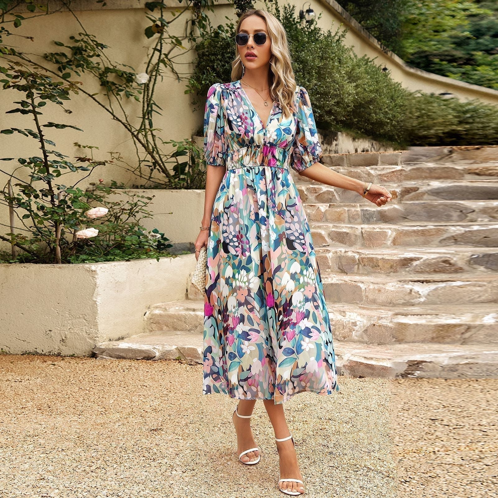 Fenna Kjole Bohème Femme – Elegant lang kjole med blomsterprint og flydende snit