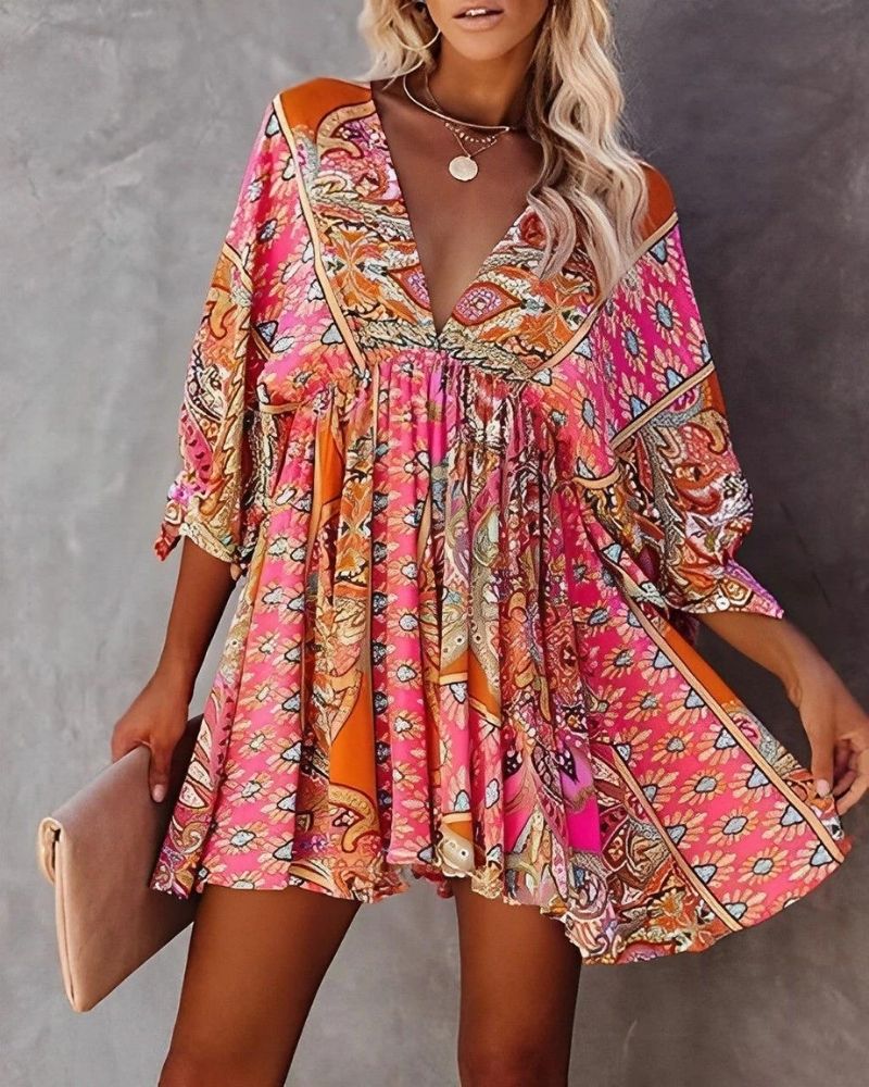 Zomerse jurk voor dames Ava – lichte mini-jurk met V-hals, driekwart mouwen & bohemien printdetail