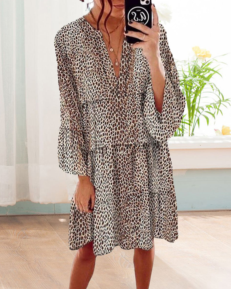 Avelyn Sommerkjole til kvinder – Løs kjole med leopardprint, puffede ærmer og elegant V-hals