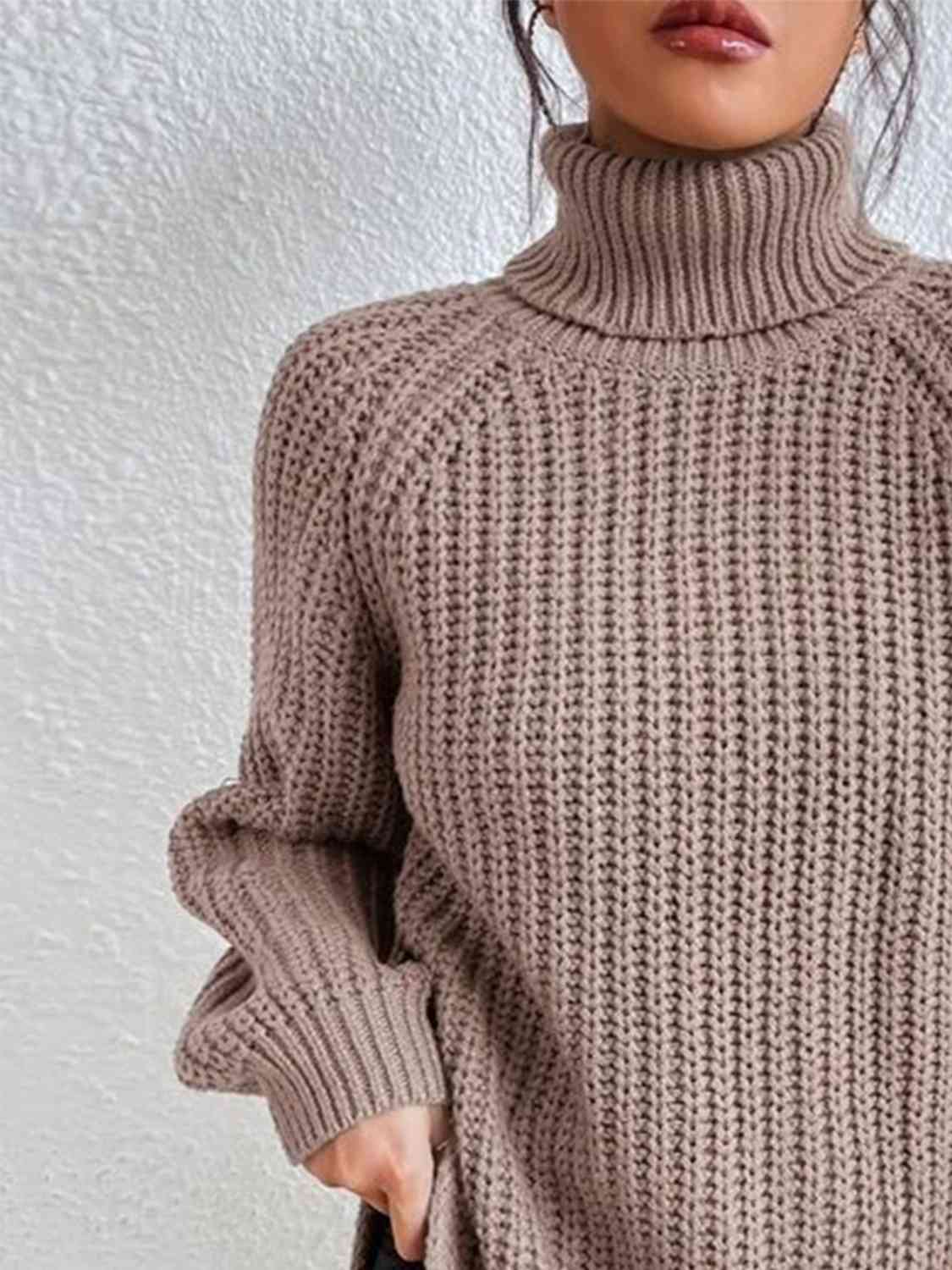 Angela Pull Femme – Pletený rolák s bočním rozparkem, elegantní pro podzim/zimu