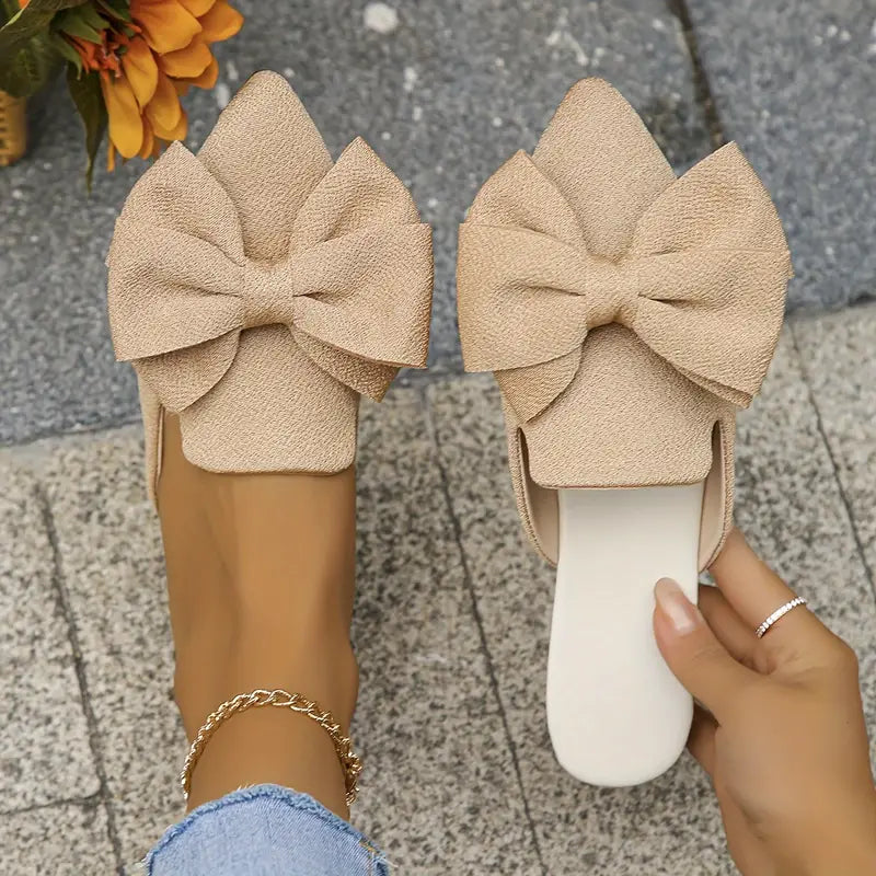 Mules Femme Dani – Elegantní ploché pantofle s špičatou špičkou a mašlí pro každodenní pohodlí