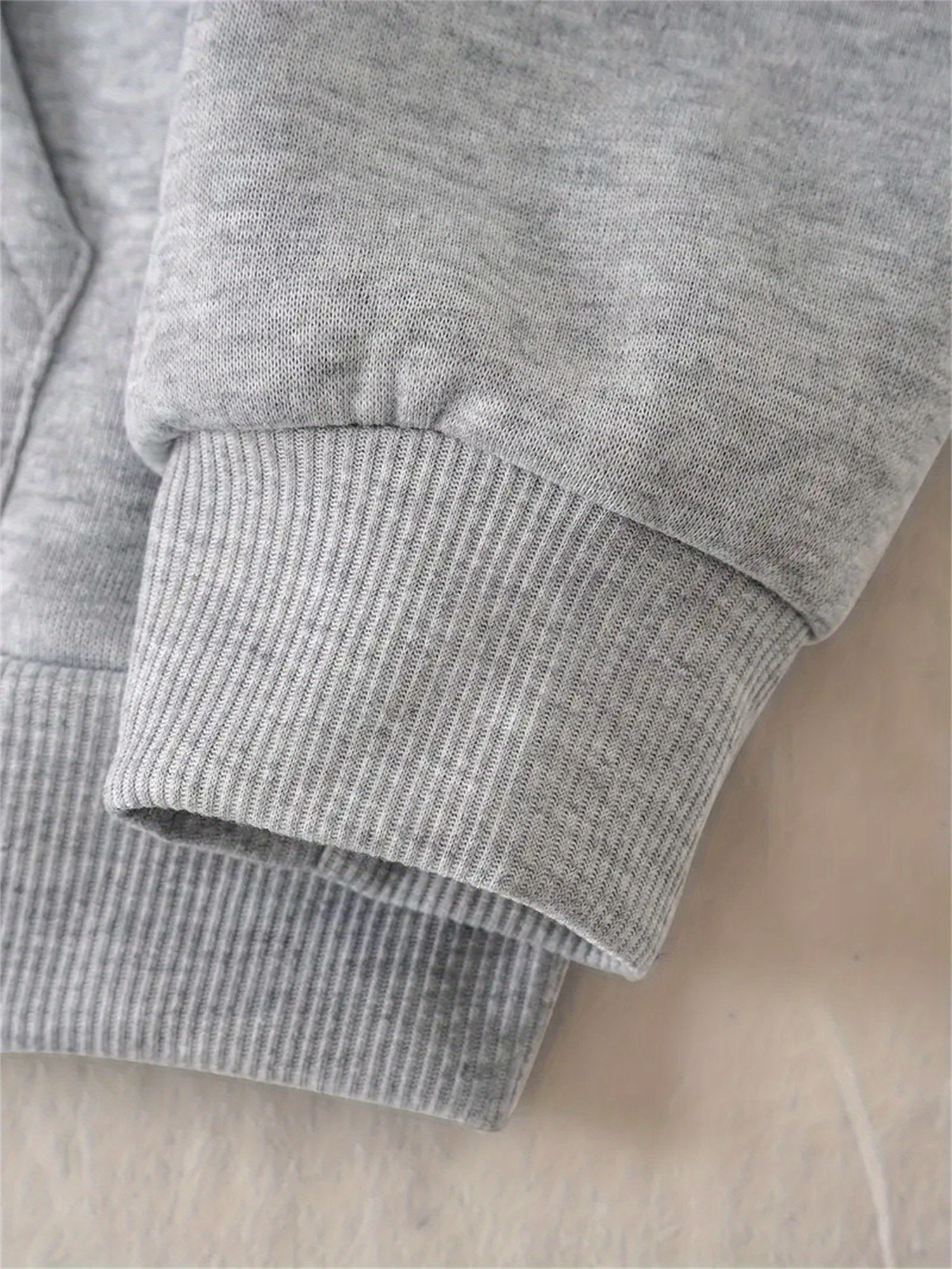 Natalie Naisten Joulupaita – Pehmeää Puuvillaa, Joulutontun ja Lumihiutaleiden Kuvioilla