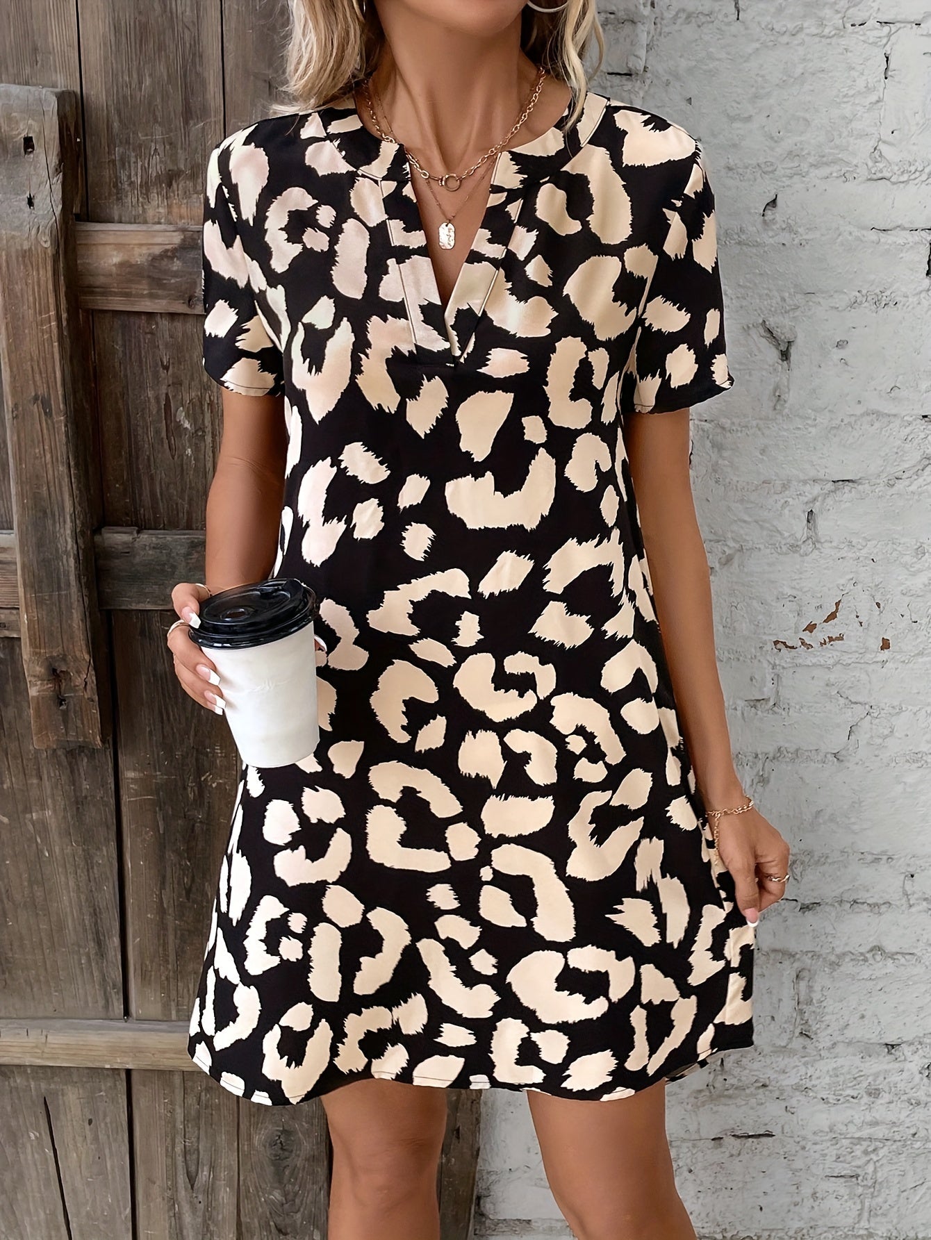 Robe d'Été Jayla pour Femme – Robe Midi Légère en Polyester au Look Estival et Coloré