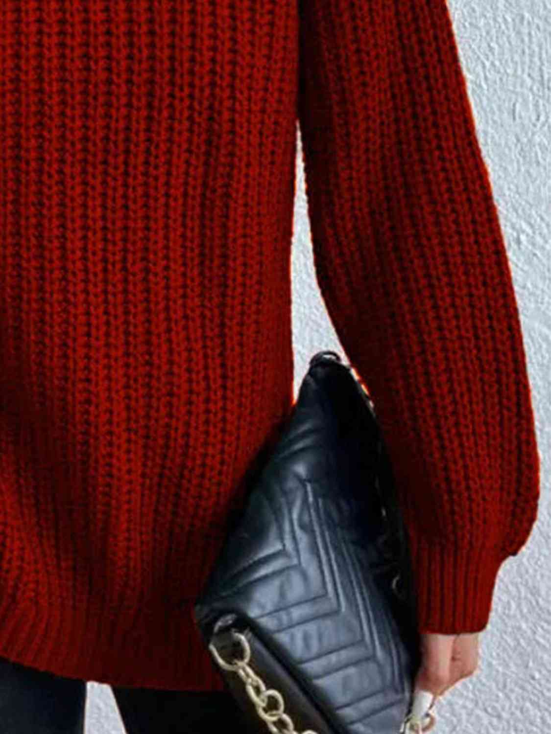 Angela Pull Femme – Pletený rolák s bočním rozparkem, elegantní pro podzim/zimu