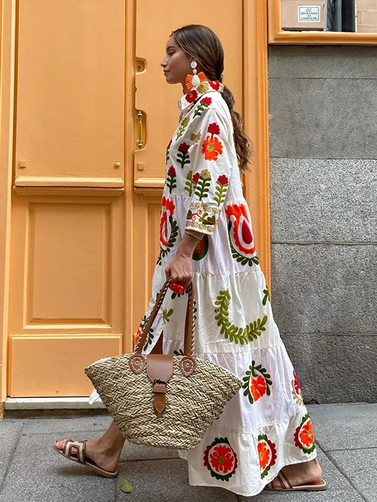 Celia Robe Maxi Femme – Lang bomulds kjole med bohemebroderier og farverige detaljer