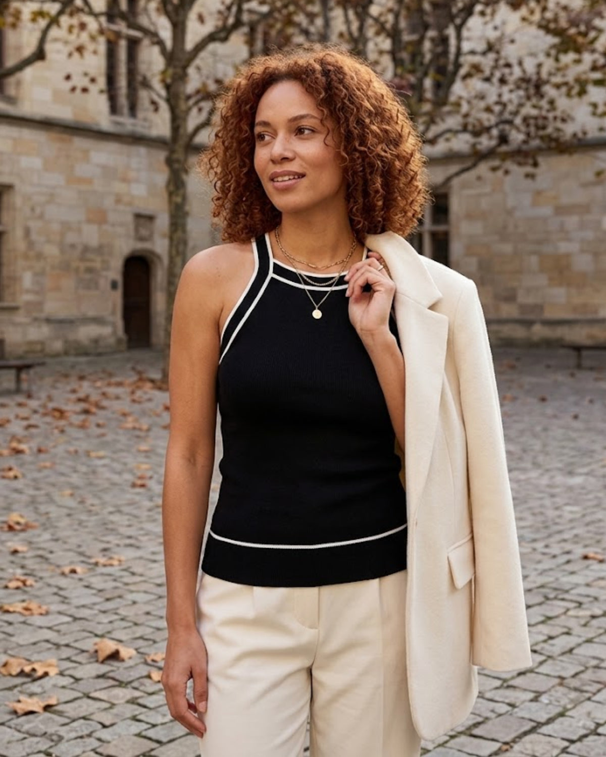 Haut femme Sophie – Haut noir et blanc à coupe classique et allure élégante