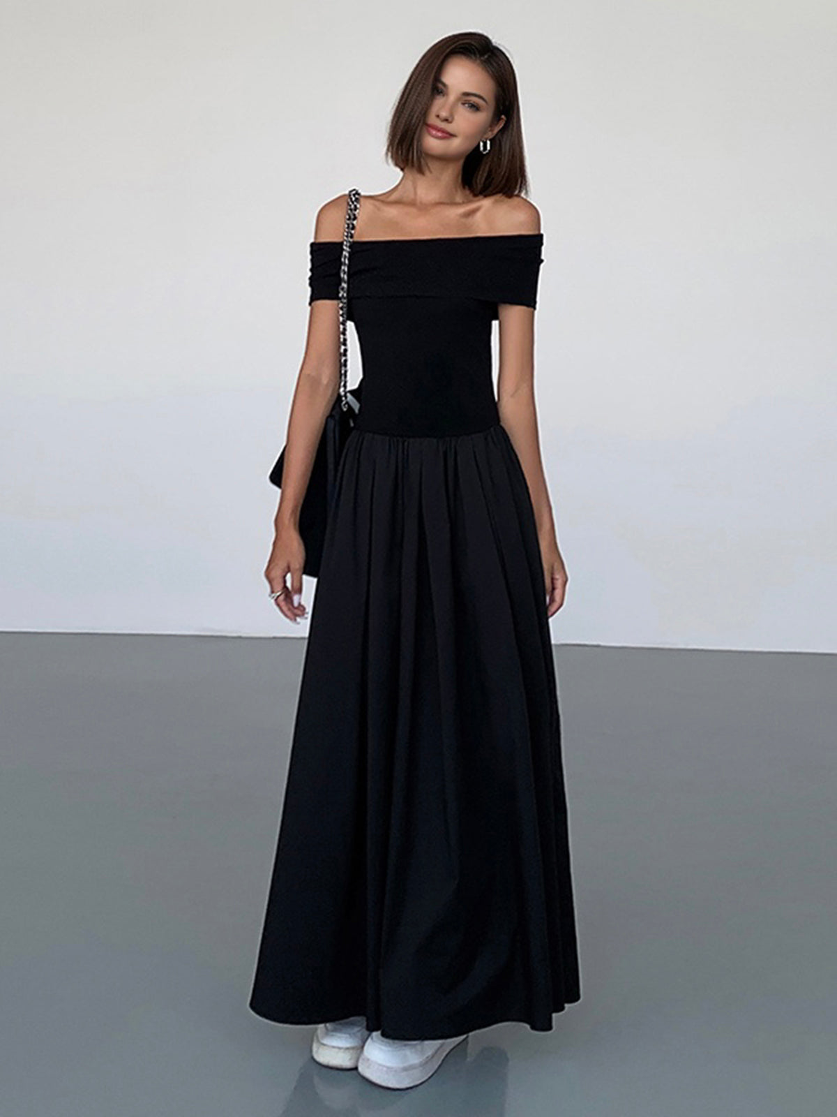 Kisha Maxi Jurk Dames – Elegante Jurk met Blote Schouders en Vloeiende Geplooide Rok