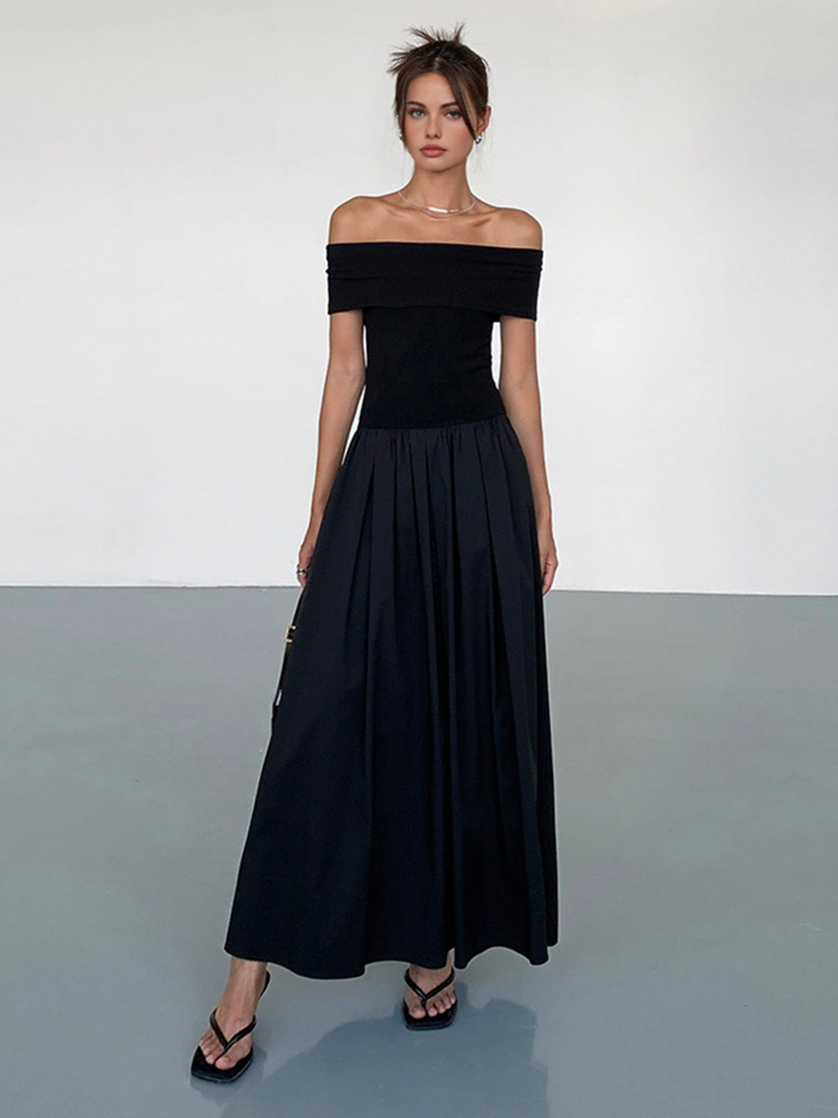 Kisha Maxi Jurk Dames – Elegante Jurk met Blote Schouders en Vloeiende Geplooide Rok