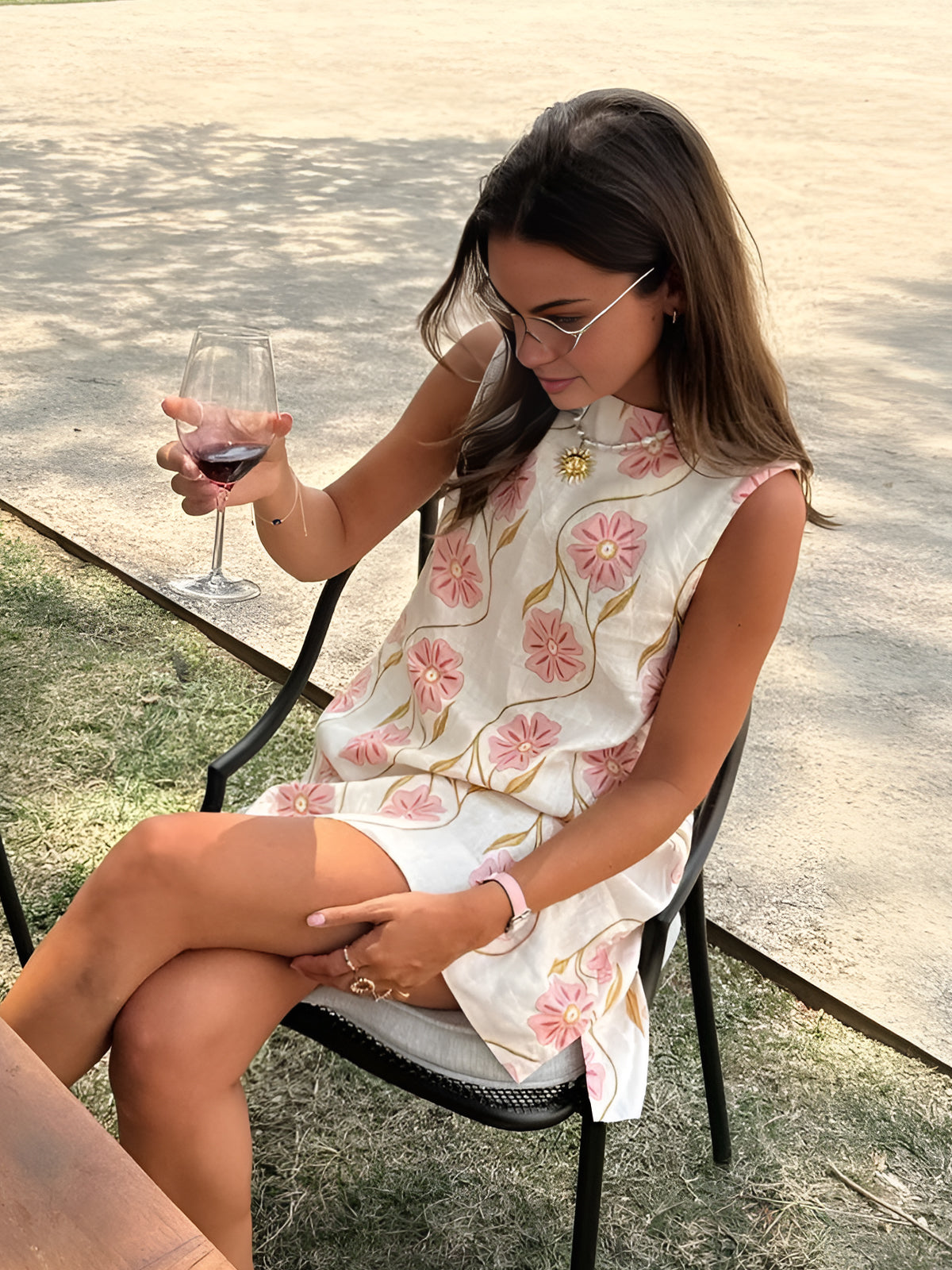 Abito estivo da donna Clémence - Abito corto senza maniche con stampa floreale, tessuto leggero e taglio femminile