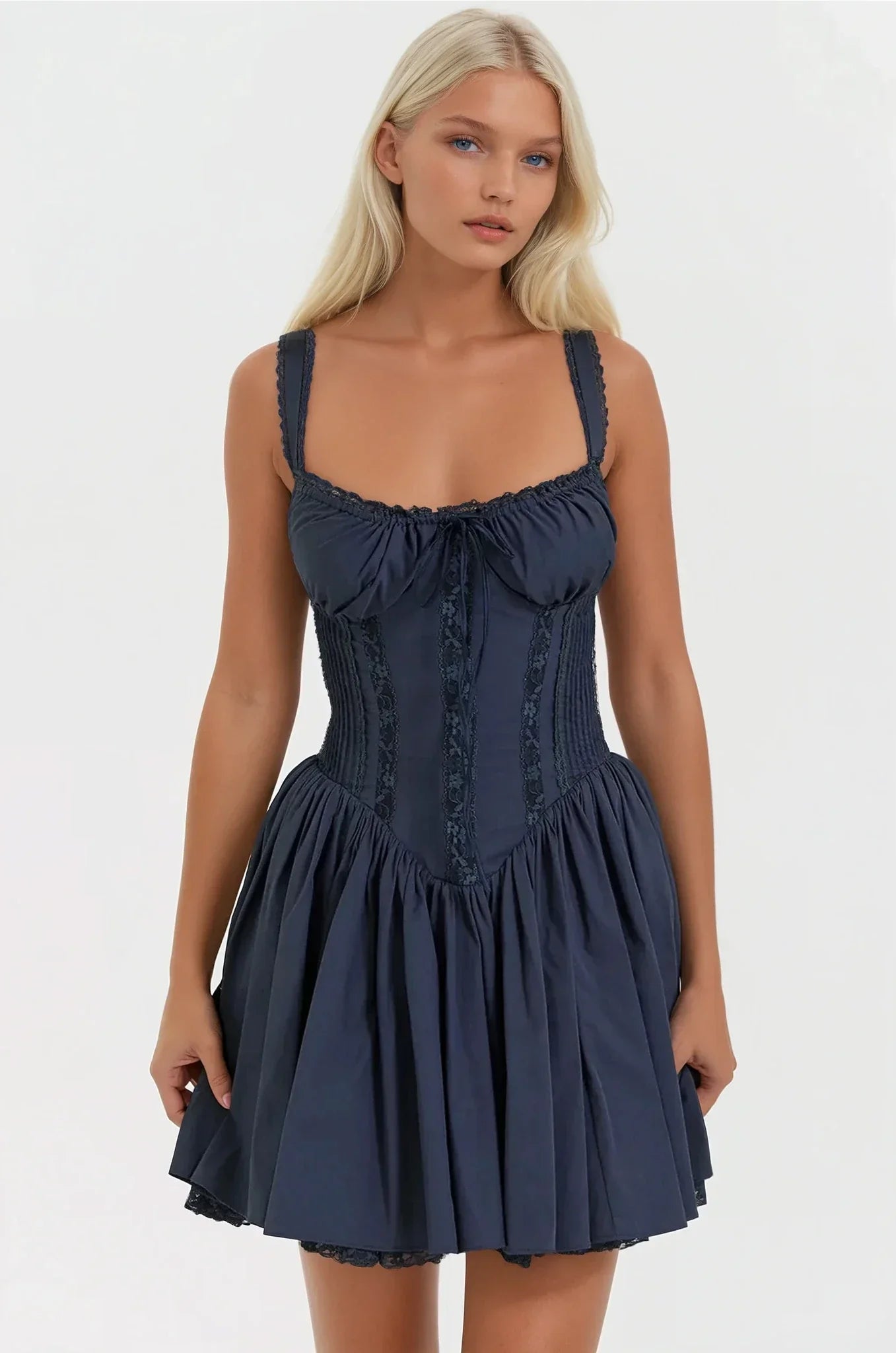 Syra Robe Courte Dame – Satin Corset Kjole med Udsvinget Babydoll Nederdel & Blonder Finish