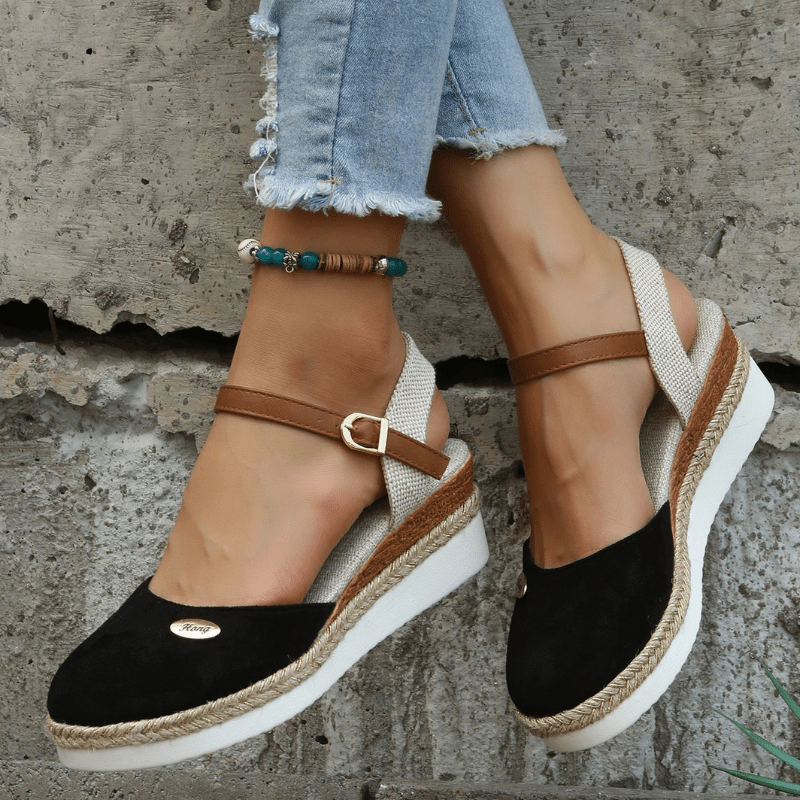 Sandały damskie Carina – eleganckie sandały na koturnie z regulowanym zapięciem na klamrę i w stylu boho