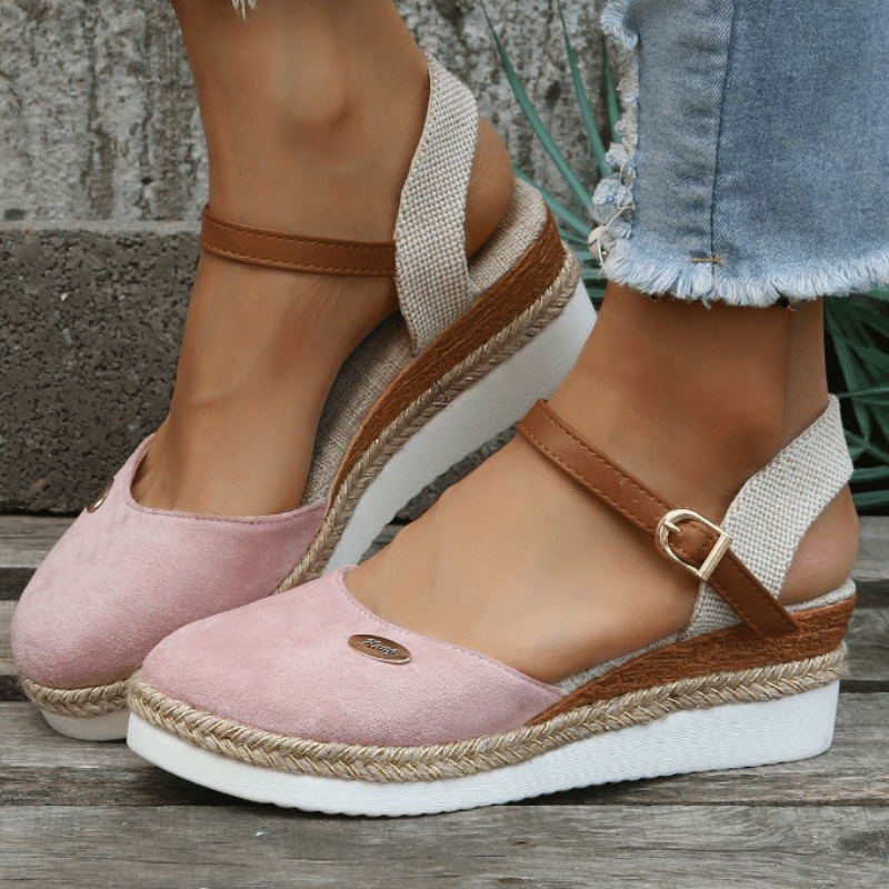 Sandały damskie Carina – eleganckie sandały na koturnie z regulowanym zapięciem na klamrę i w stylu boho