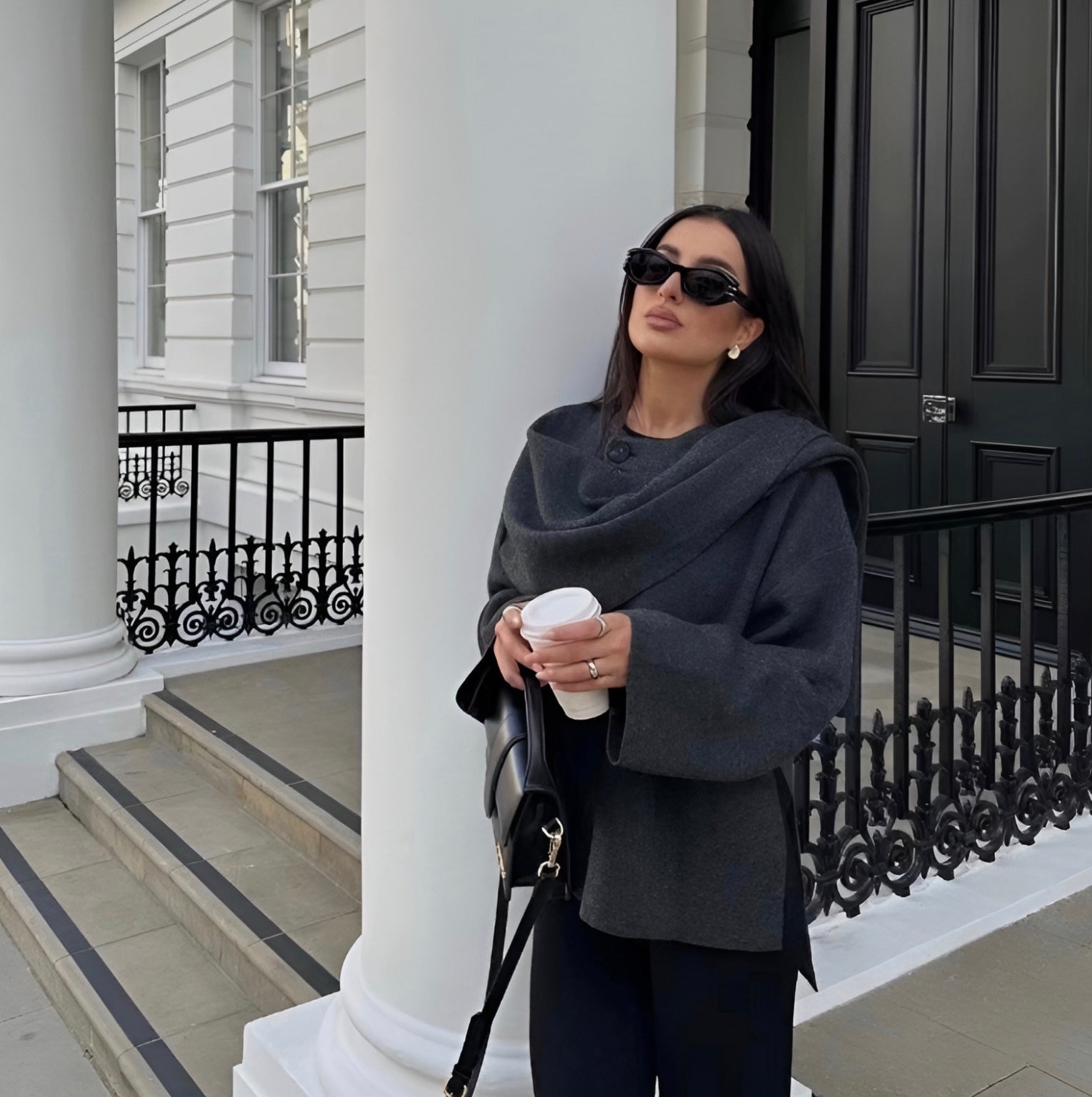 Emma Poncho Femme – Asymmetrisch aus Wolle, elegant & ideal für winterliche Wärme