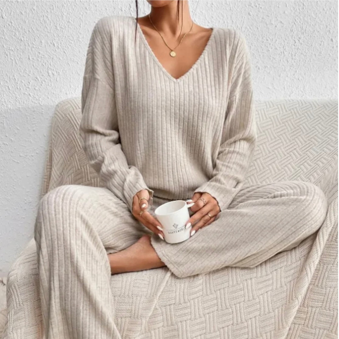 Ensemble en maille Kathy pour femme – Tenue d'intérieur confortable avec pull à col en V et pantalon doux