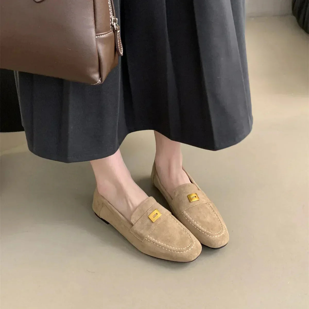 Lina Mocassins Mulher – Calçado Elegante em Camurça Leve com Desenho Clássico e Conforto