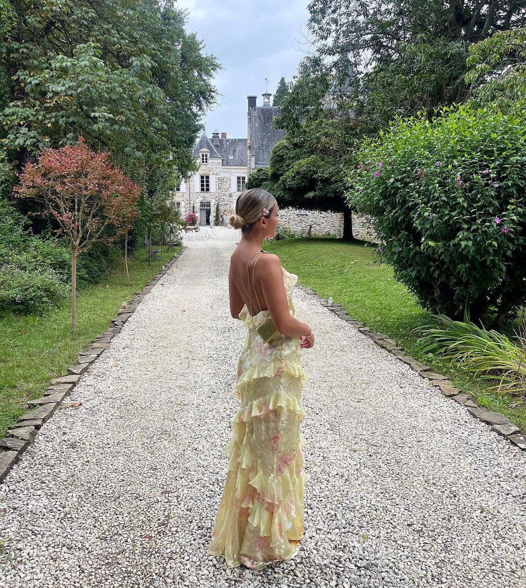 Robe Longue Femme Estella – Elegant Ruffled Dress with Open Back & Flowing Cut