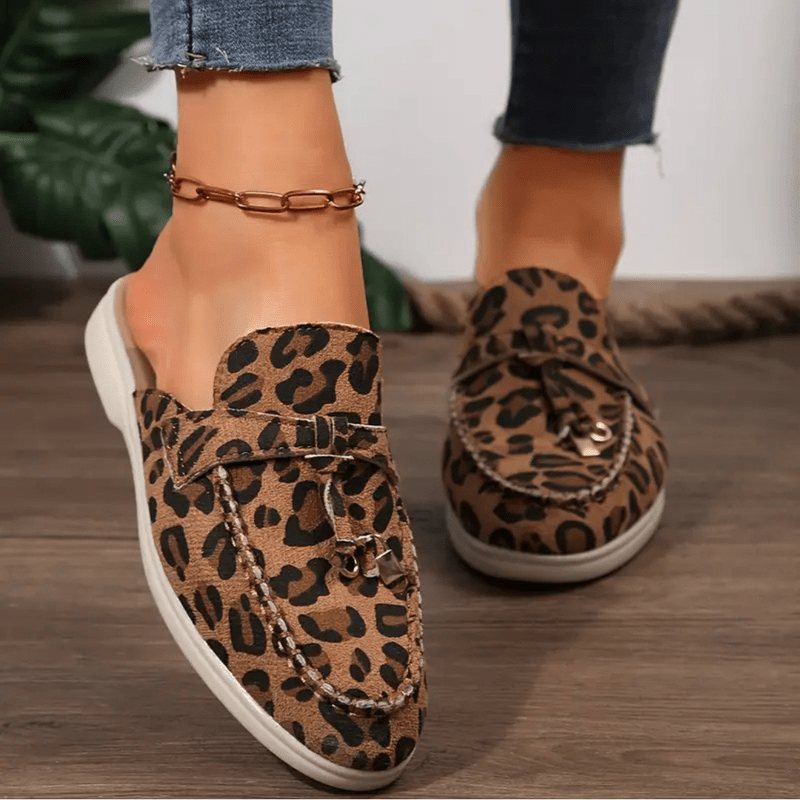 Mokasyny damskie Moira – płaskie pantofle z nadrukiem w panterkę, elastyczną podeszwą i dzikim stylem