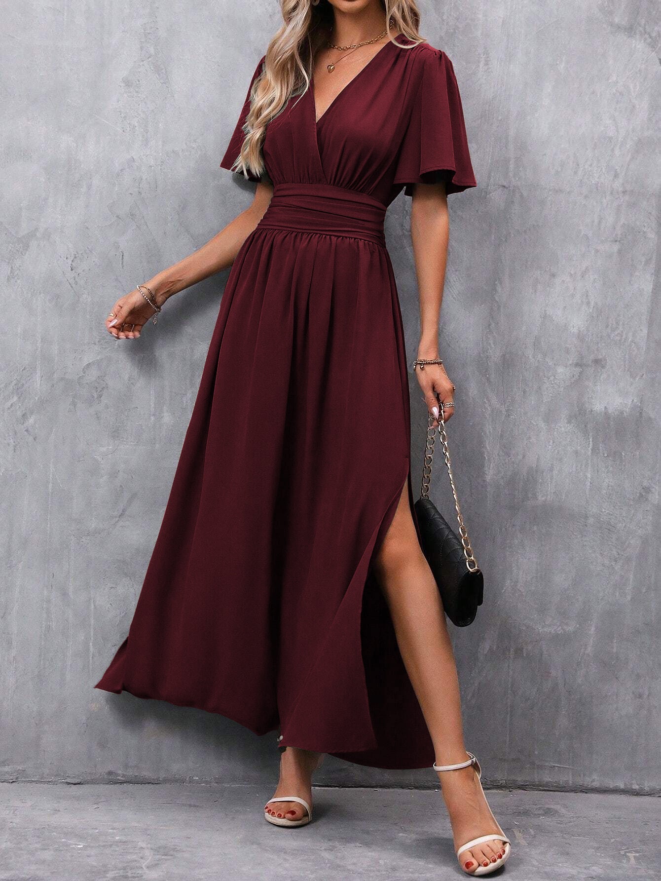 Amy Maxi-jurk voor dames elegant – zwart, V-hals, lichte mouwen & subtiele split