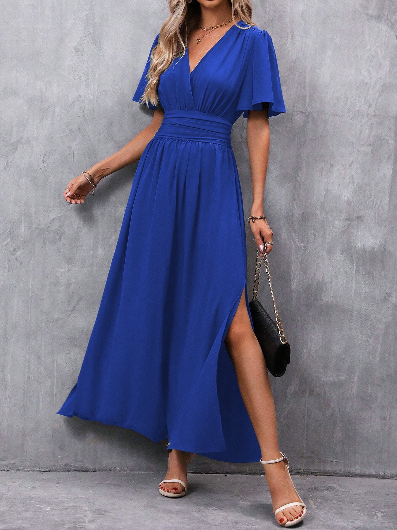 Amy Maxi-jurk voor dames elegant – zwart, V-hals, lichte mouwen & subtiele split