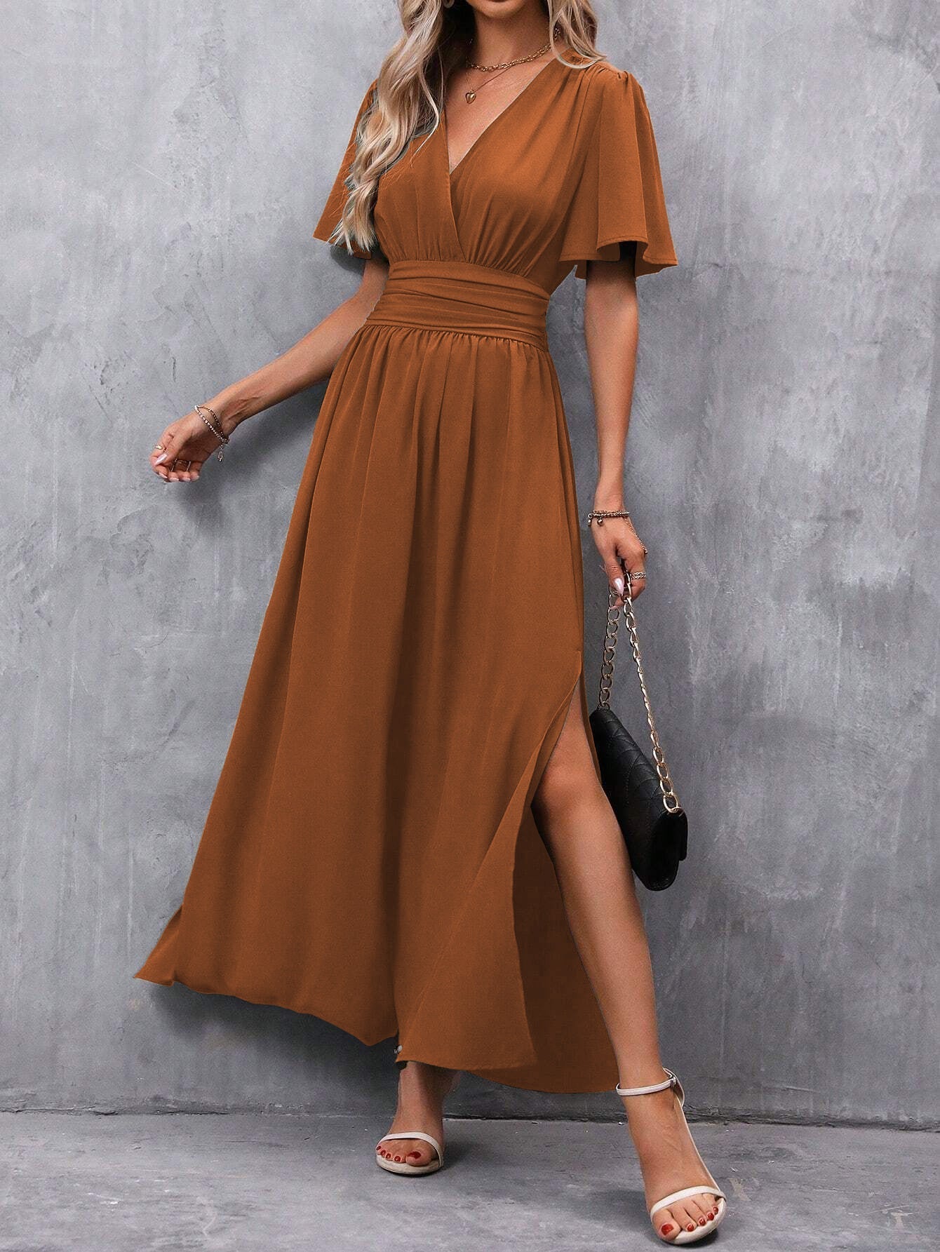 Amy Maxi-jurk voor dames elegant – zwart, V-hals, lichte mouwen & subtiele split
