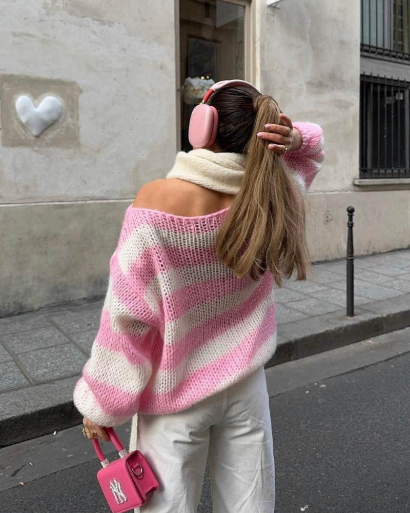 Sweter damski Louisa – obszerny sweter w paski z miękkiej tkaniny o modnym wzorze