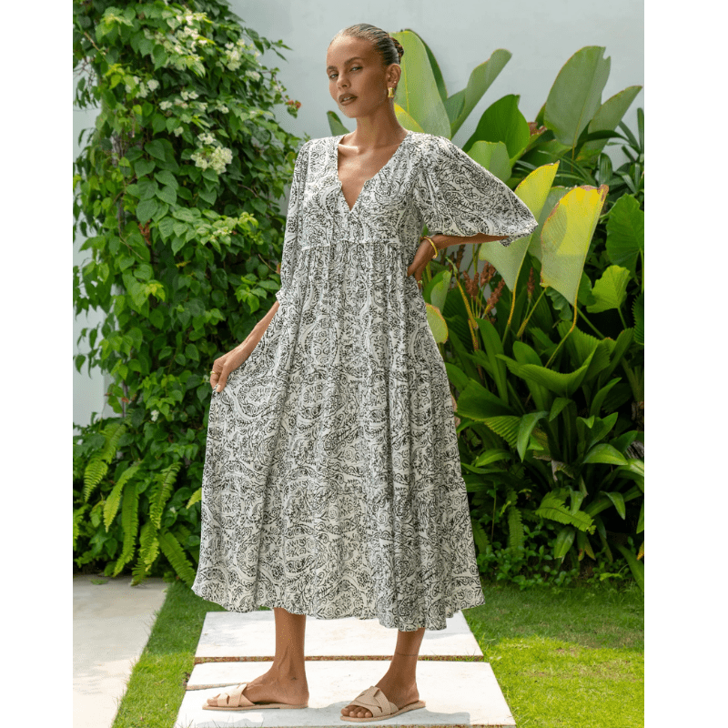 Rosina Robe Longue Looksy – Abstrakt bohemeprint & lagdelt flydende snit