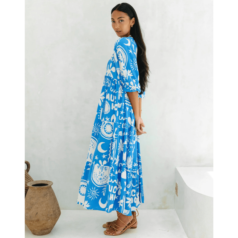 Rosina Robe Longue Looksy – Abstrakt bohemeprint & lagdelt flydende snit