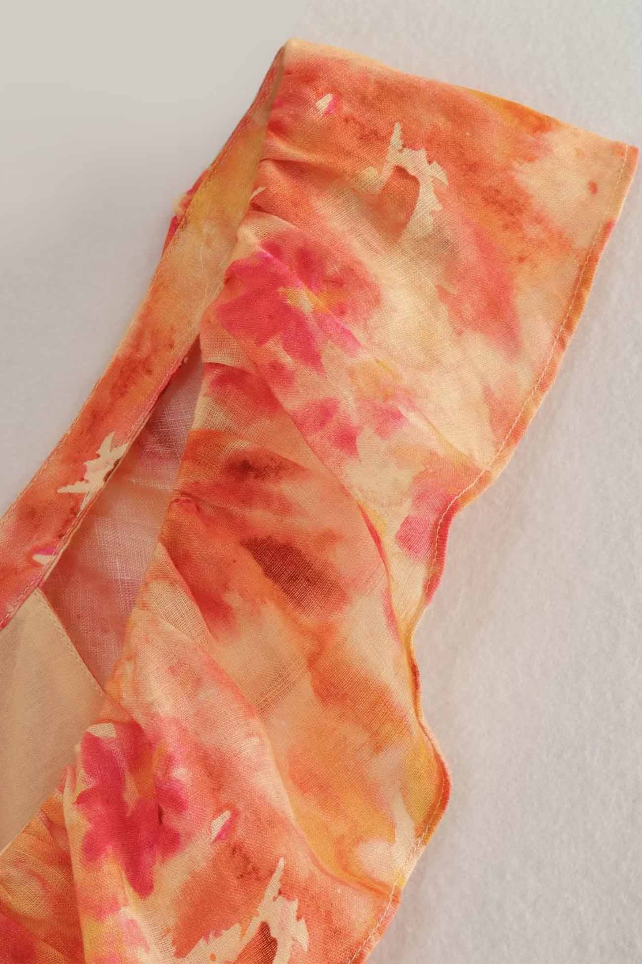 Női nyári ruha Eris – fodros ruha fűzőkkel, kivágott részletekkel és virágmintával