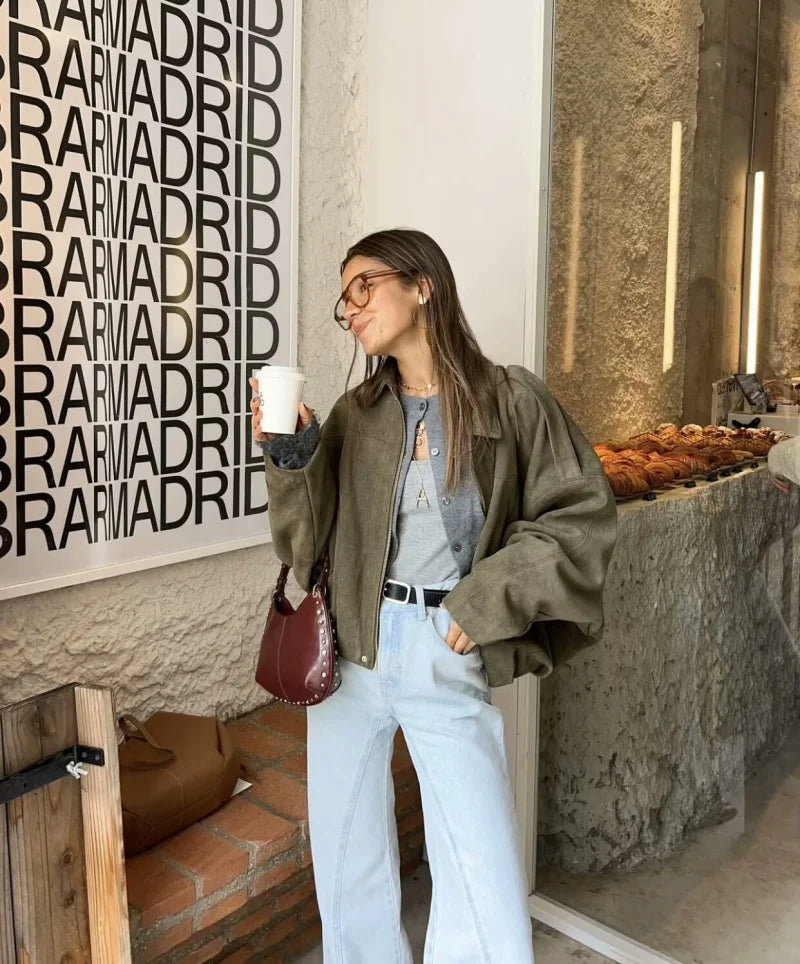 Isla Veste Mulher em Camurça – Casaco Amplo Elegante com Corte Moderno e Conforto Suave