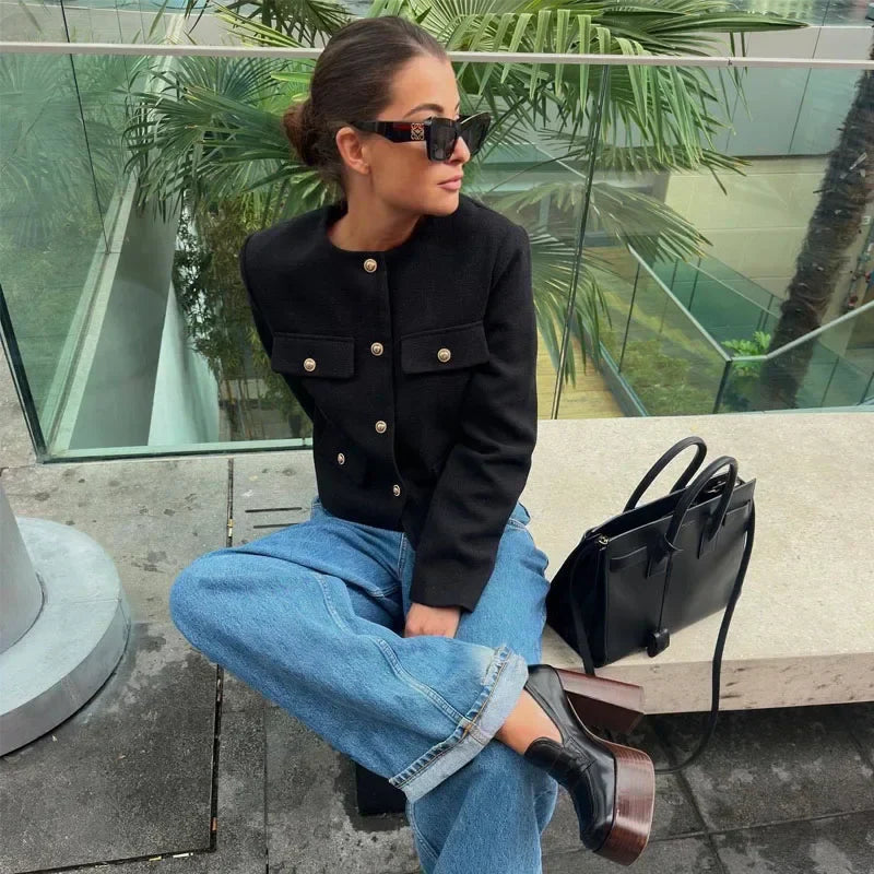 Sara Veste de Luxe Femme – Jachetă cambrată cu nasturi aurii și siluetă elegantă