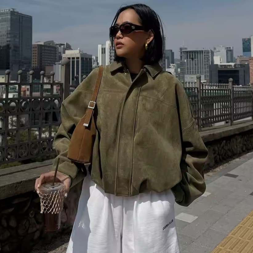 Isla Veste Mulher em Camurça – Casaco Amplo Elegante com Corte Moderno e Conforto Suave