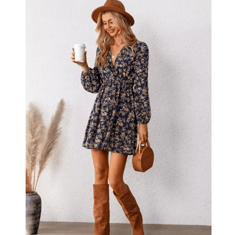 Selina Robe Mini Femme – Romantisk blomsterprint med V-hals og tætsiddende og flydende pasform