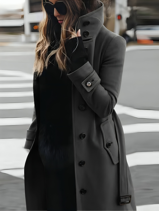 Mhel Trenchcoat Femme – Palton elegant cu guler înalt și curea care flatează talia