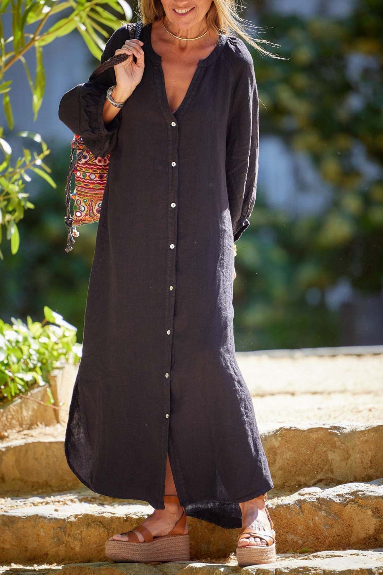 Női Ruha Veanna – Elegáns Hosszú Ujjú Ruha V-nyakú Gallérral és Gombolással