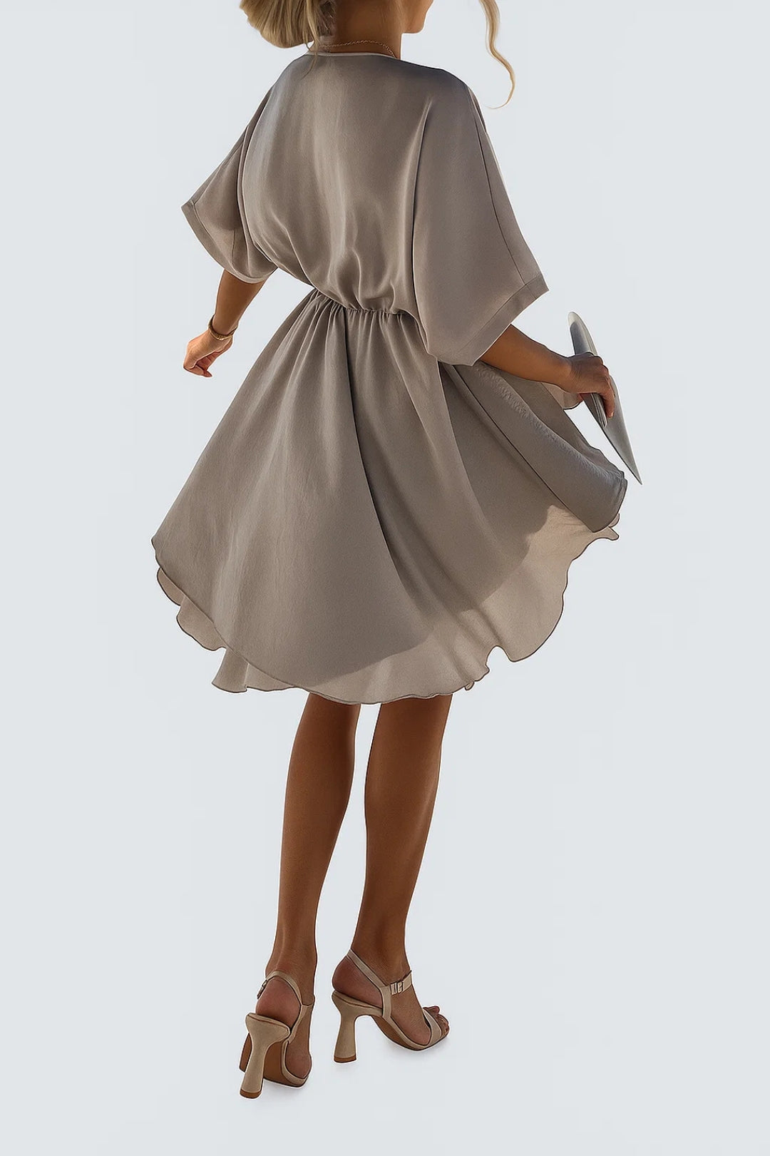 Aleena Robe Courte aus Chiffon – Elegantes Kleid mit V-Ausschnitt, Schleife und leichtem Design