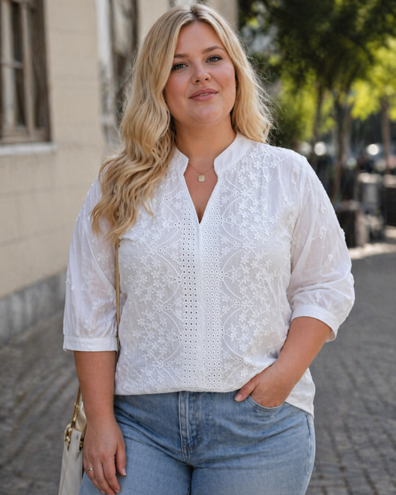 Bluză Tamélie pentru femei curvy mărime mare – top cu guler în V, mâneci bufante, dantelă patchwork elegantă