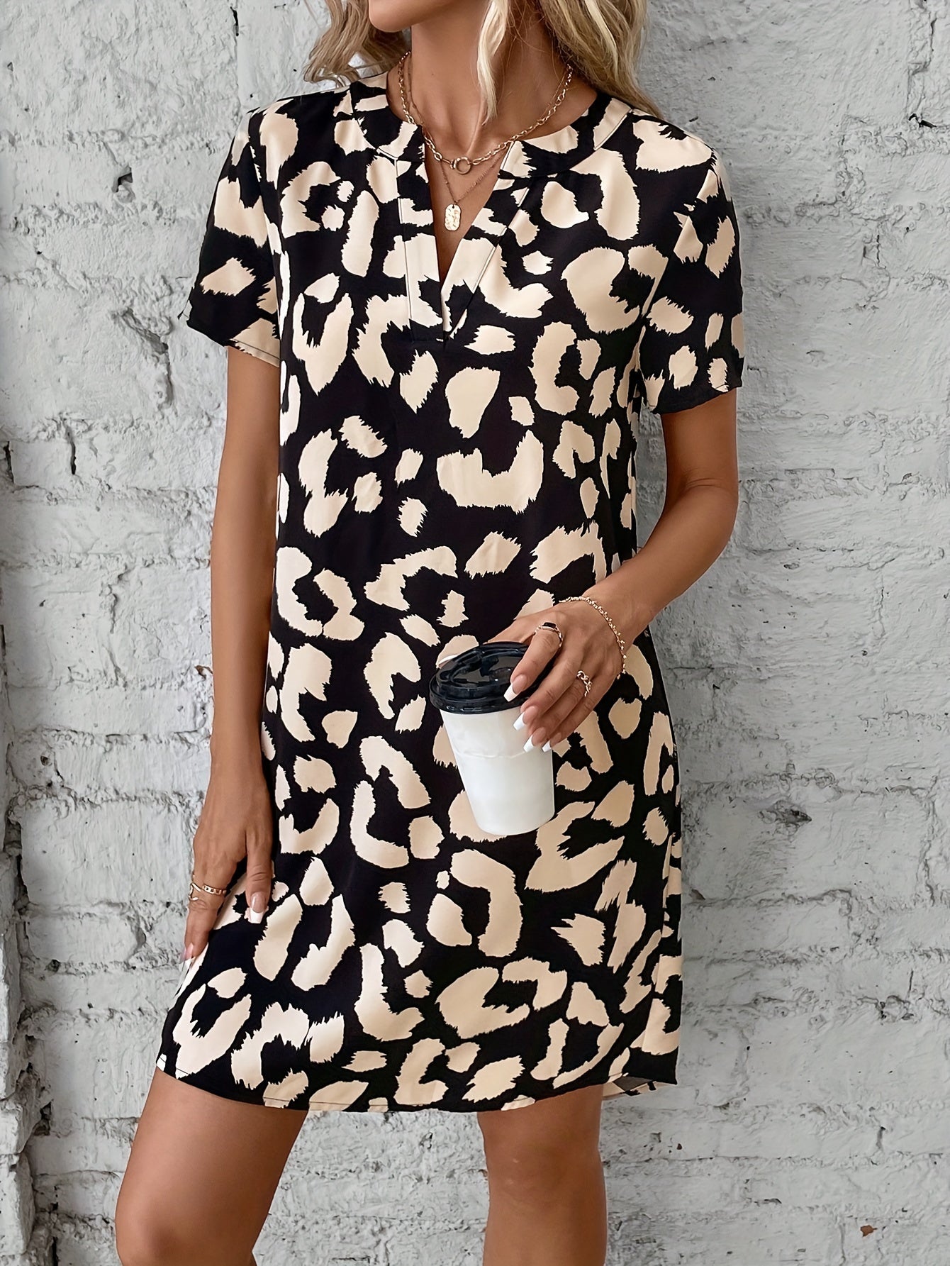 Robe d'Été Jayla pour Femme – Robe Midi Légère en Polyester au Look Estival et Coloré