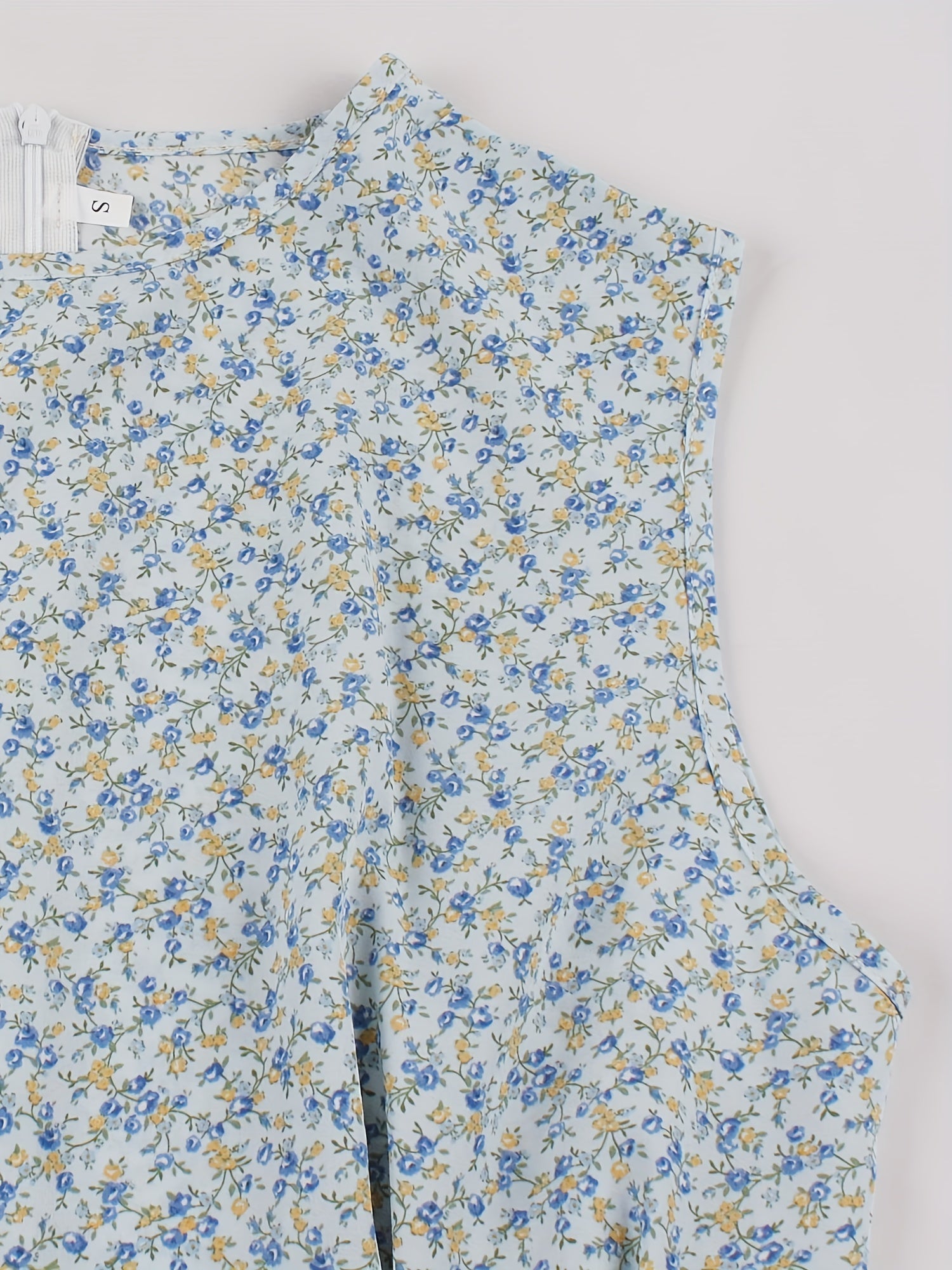 Zomerse jurk Lily voor dames – mouwloze midi-jurk met bloemenprint en elegante snit
