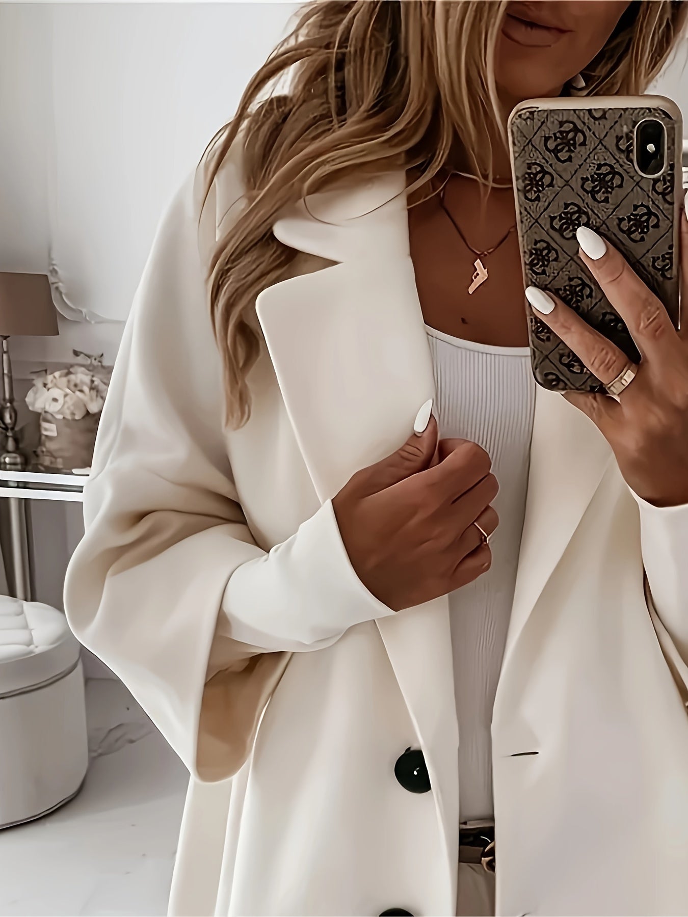 Vivienne Manteau Femme Abricot – Coupe Élégante et Décontractée avec Col à Revers Classique & Boutons Noirs