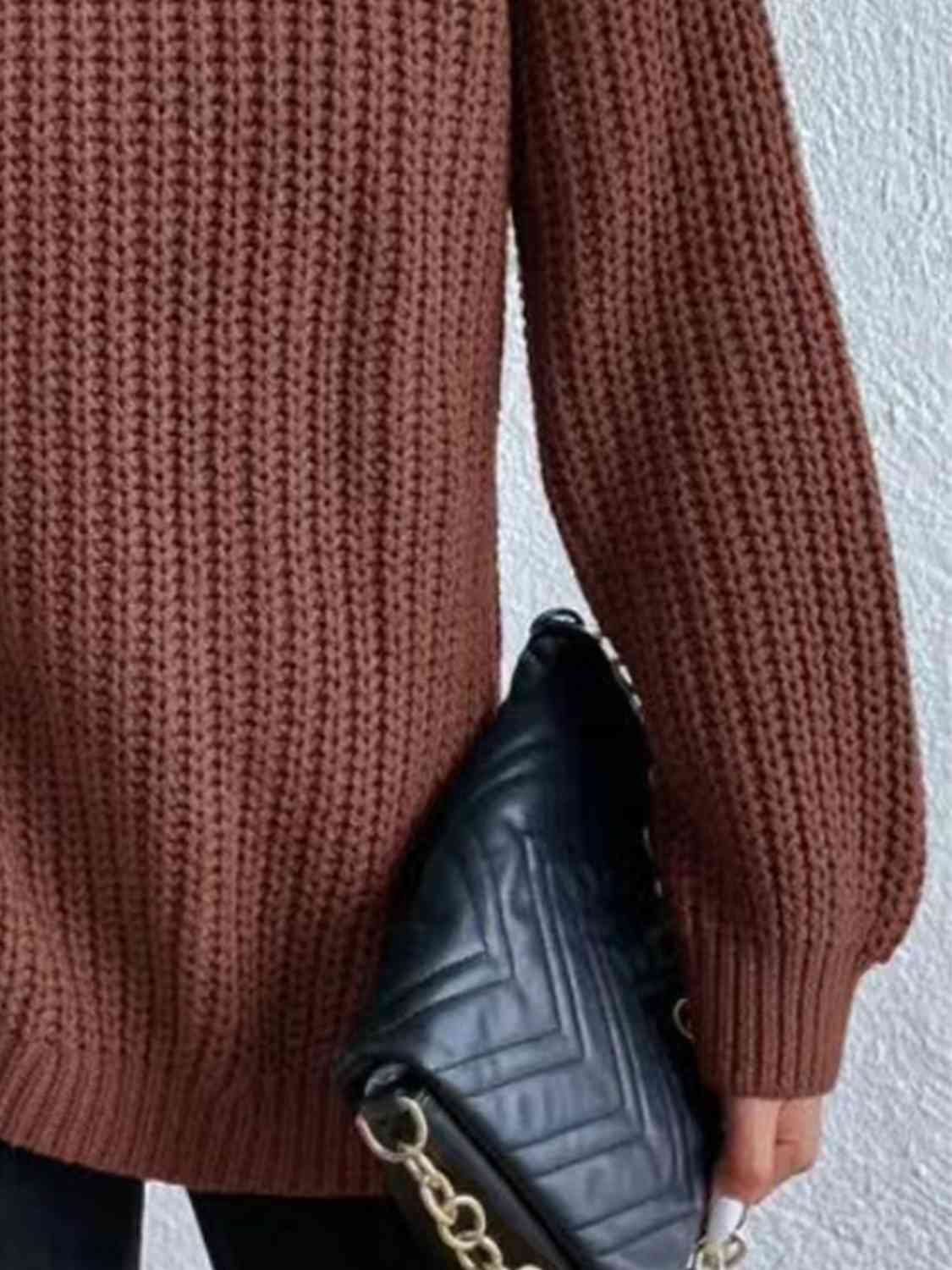 Angela Pull Femme – Pletený rolák s bočním rozparkem, elegantní pro podzim/zimu