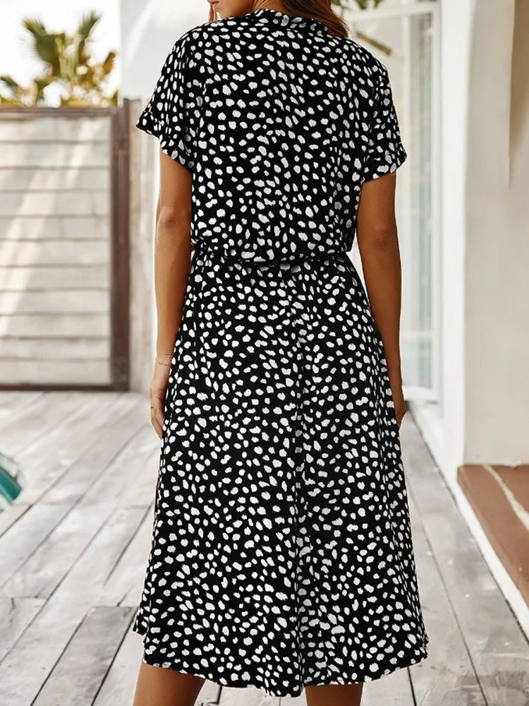 Ulvienne sommerkjole til kvinder – midi-kjole med korte ærmer, bælte i taljen og trendy print