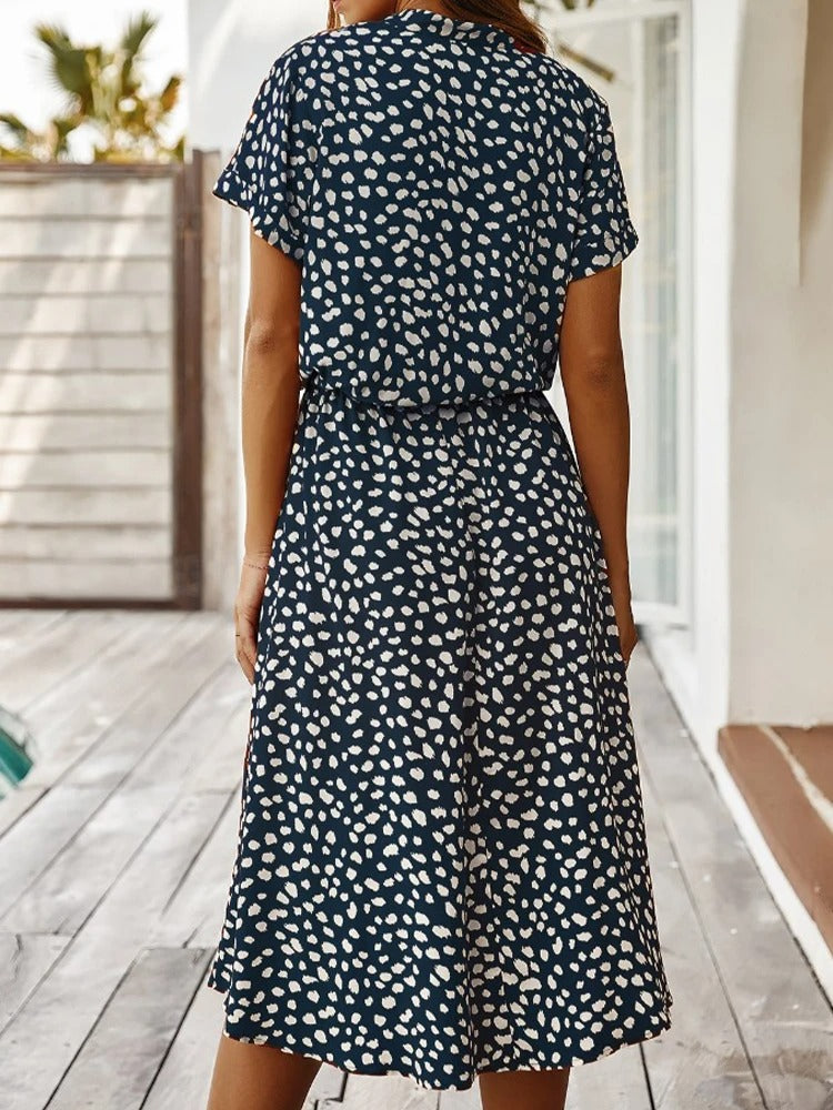 Ulvienne sommerkjole til kvinder – midi-kjole med korte ærmer, bælte i taljen og trendy print