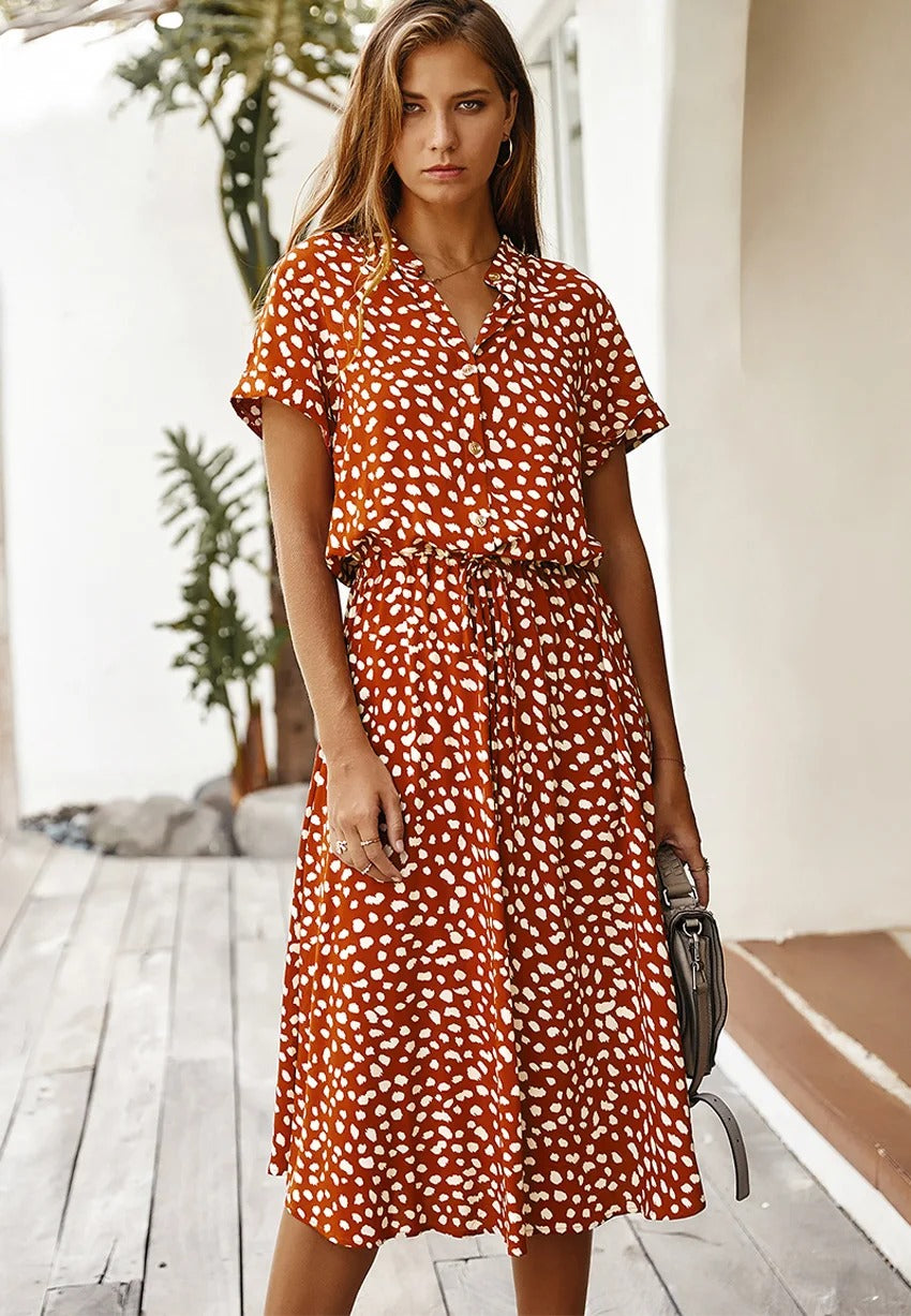 Ulvienne sommerkjole til kvinder – midi-kjole med korte ærmer, bælte i taljen og trendy print