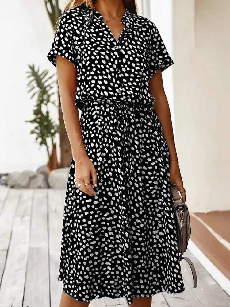 Ulvienne sommerkjole til kvinder – midi-kjole med korte ærmer, bælte i taljen og trendy print