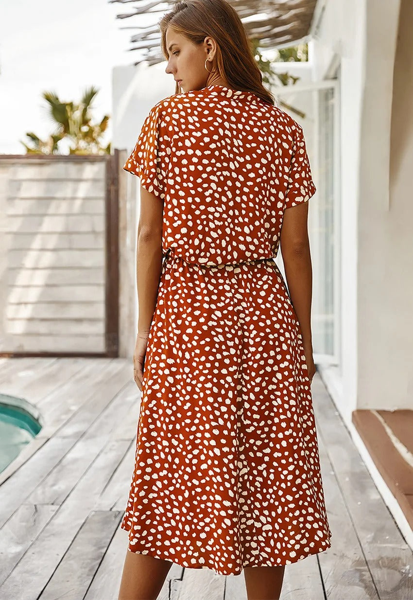 Ulvienne sommerkjole til kvinder – midi-kjole med korte ærmer, bælte i taljen og trendy print