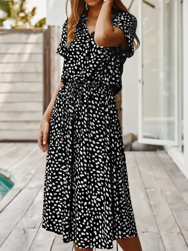 Elora Kjole Dame – Elegant Kjole med Knaplukning, Figursyet Snit & Raffineret Look