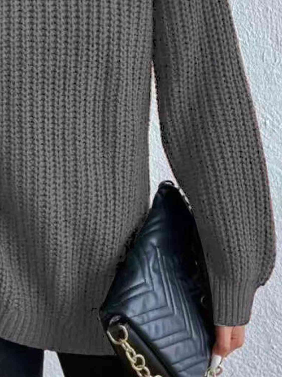 Angela Pull Femme – Pletený rolák s bočním rozparkem, elegantní pro podzim/zimu